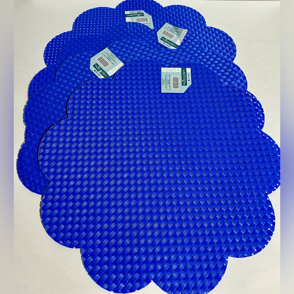 Blue Flower Scallop 14.88”Placemats Plastic Weave Spring Shop Set 4 NEW Summer